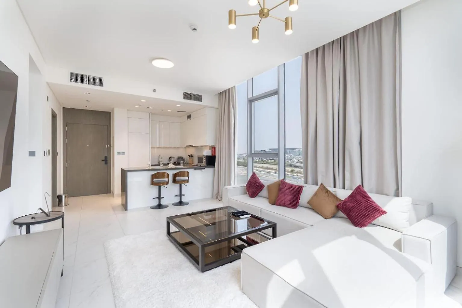 Weekly Rate - Centrally Located 1 Bed With Lagoon Access And Balcony In District One Dubai
