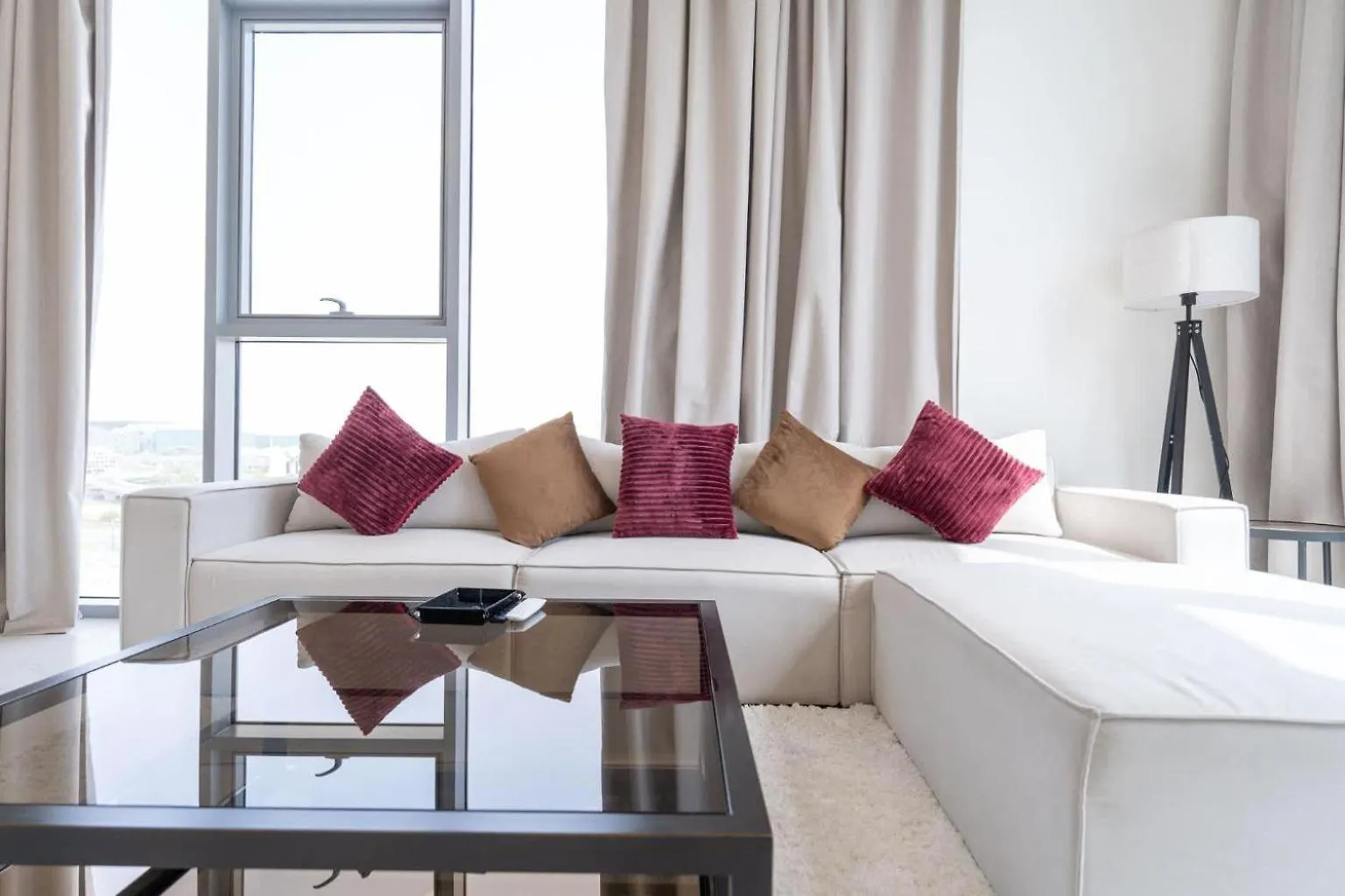 Apartment Weekly Rate - Centrally Located 1 Bed With Lagoon Access And Balcony In District One Dubai