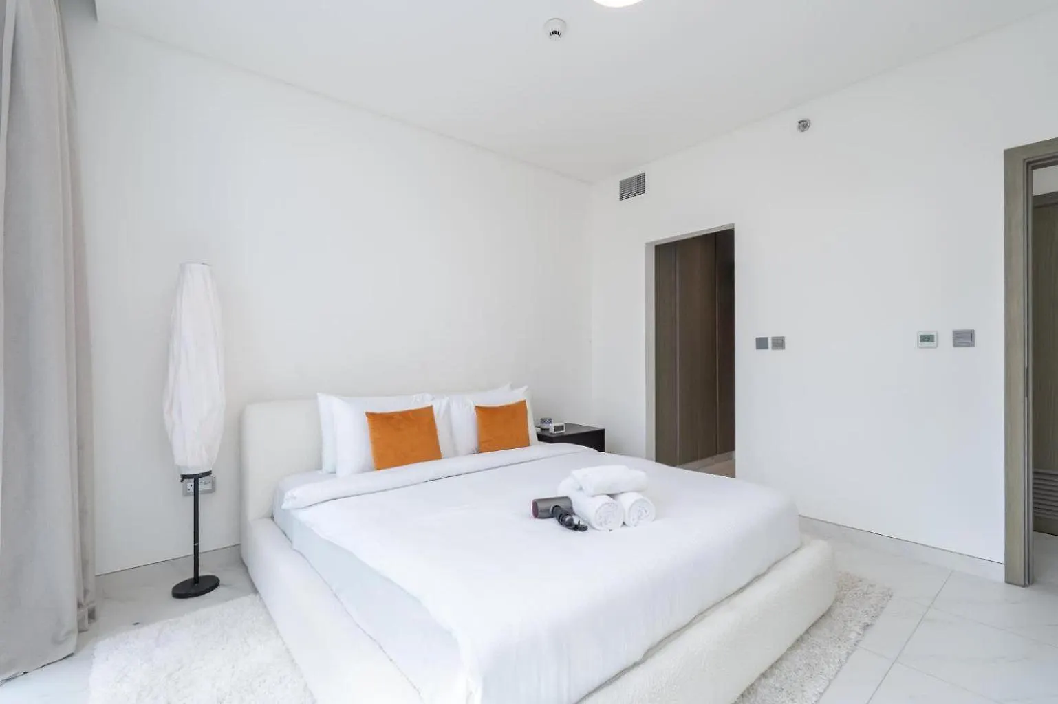 Weekly Rate - Centrally Located 1 Bed With Lagoon Access And Balcony In District One Dubai 0*,  United Arab Emirates
