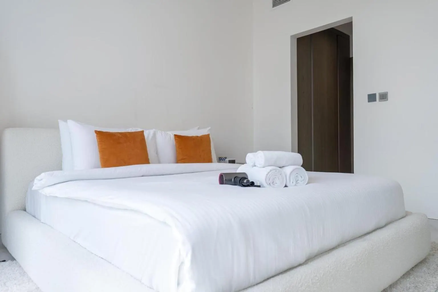 Apartment Weekly Rate - Centrally Located 1 Bed With Lagoon Access And Balcony In District One Dubai United Arab Emirates