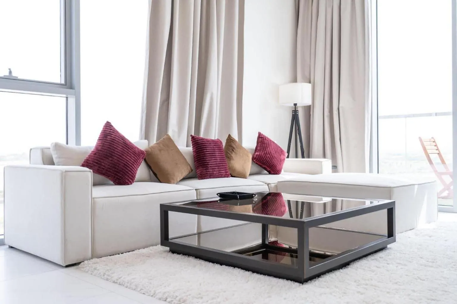 Weekly Rate - Centrally Located 1 Bed With Lagoon Access And Balcony In District One Dubai